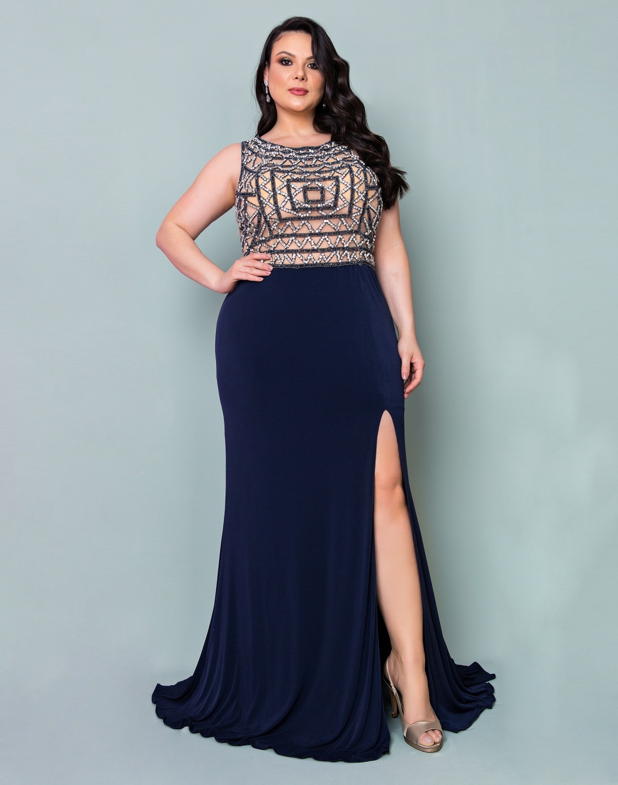 Vestido Longo Festa Plus Size Vestido de festa longo plus size bordado fenda Terani